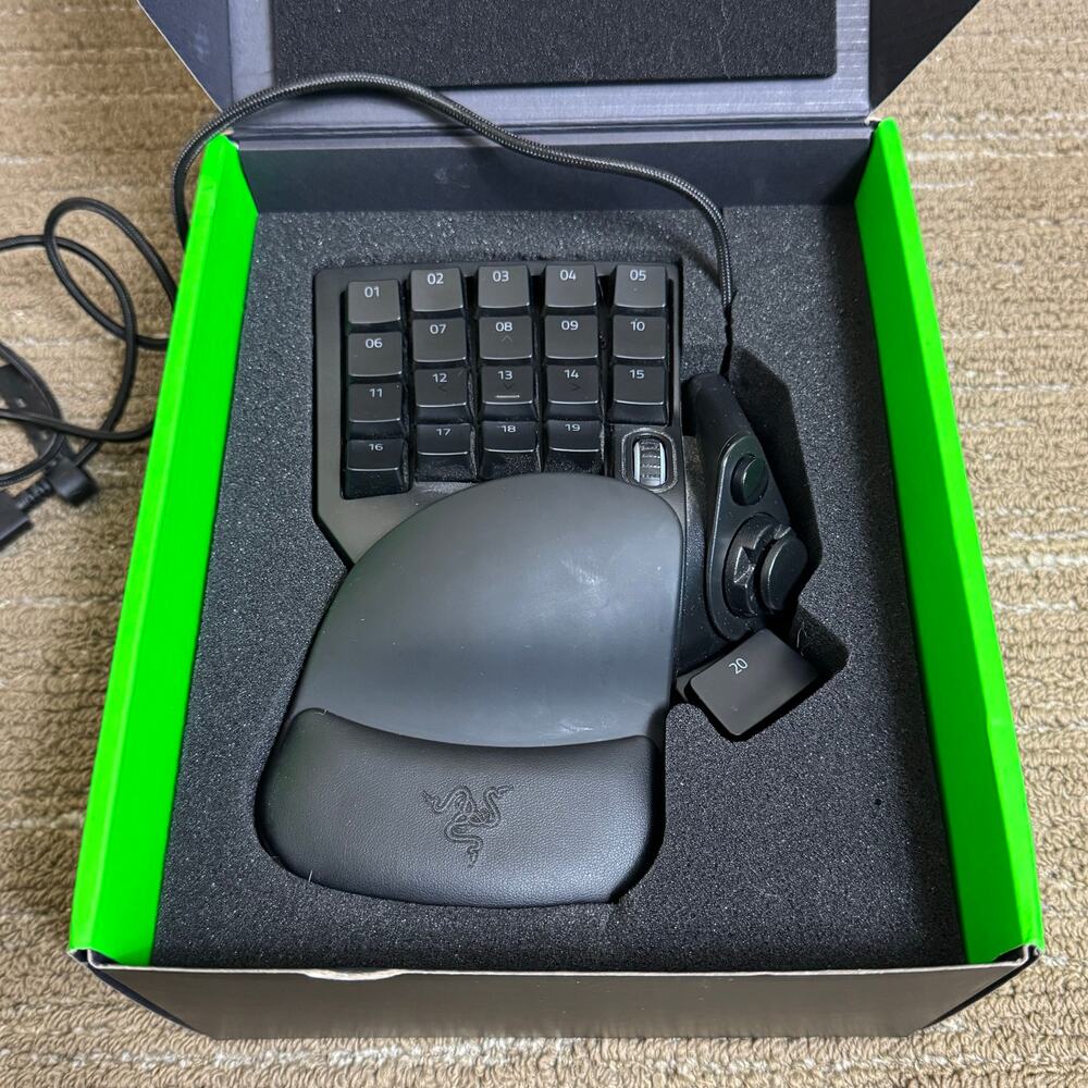 Razer Tartarus Pro (RZ07-03110100-R3U1) 32 Programmable Switches Gaming Keypad